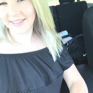 Meet your Posher, Caitlin